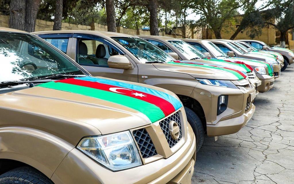 Автомобильная федерация Азербайджана передала национальной армии 10 внедорожников