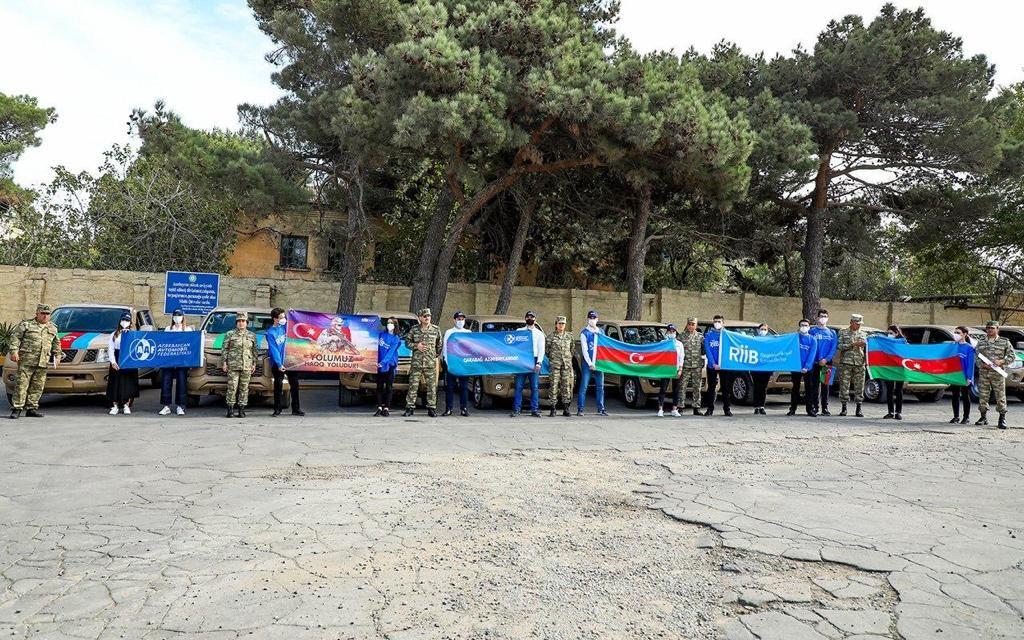 Автомобильная федерация Азербайджана передала национальной армии 10 внедорожников