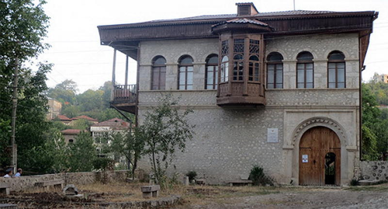 Оскверненные армянами музеи Карабаха ждут своих освободителей