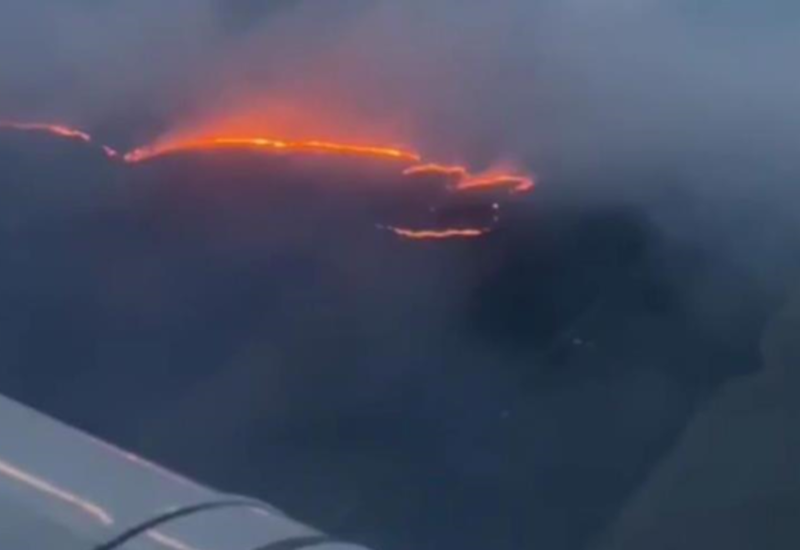 Пожар военного склада в РФ сняли с самолета