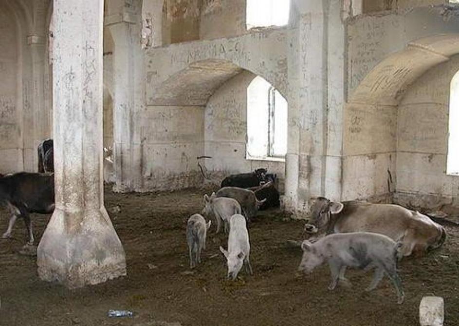 Армянский вандализм: Разрушенные религиозные и исторические памятники, города и села, превратившиеся в развалины
