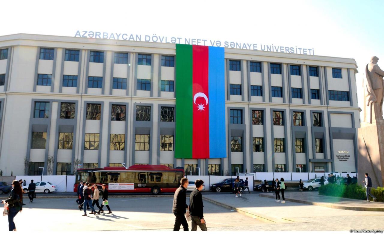 Флаги Азербайджана украсили нашу столицу