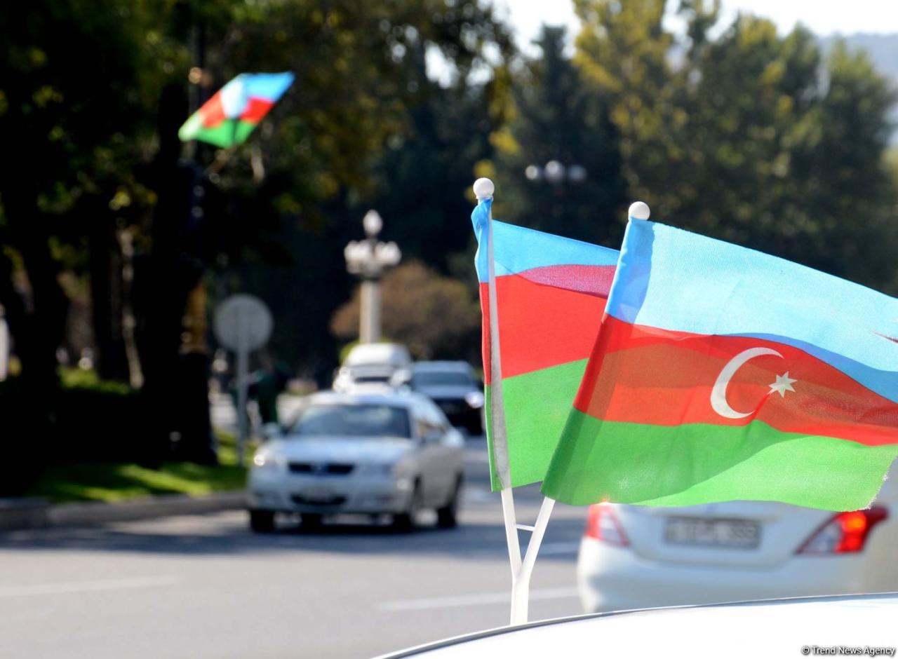 Флаги Азербайджана украсили нашу столицу