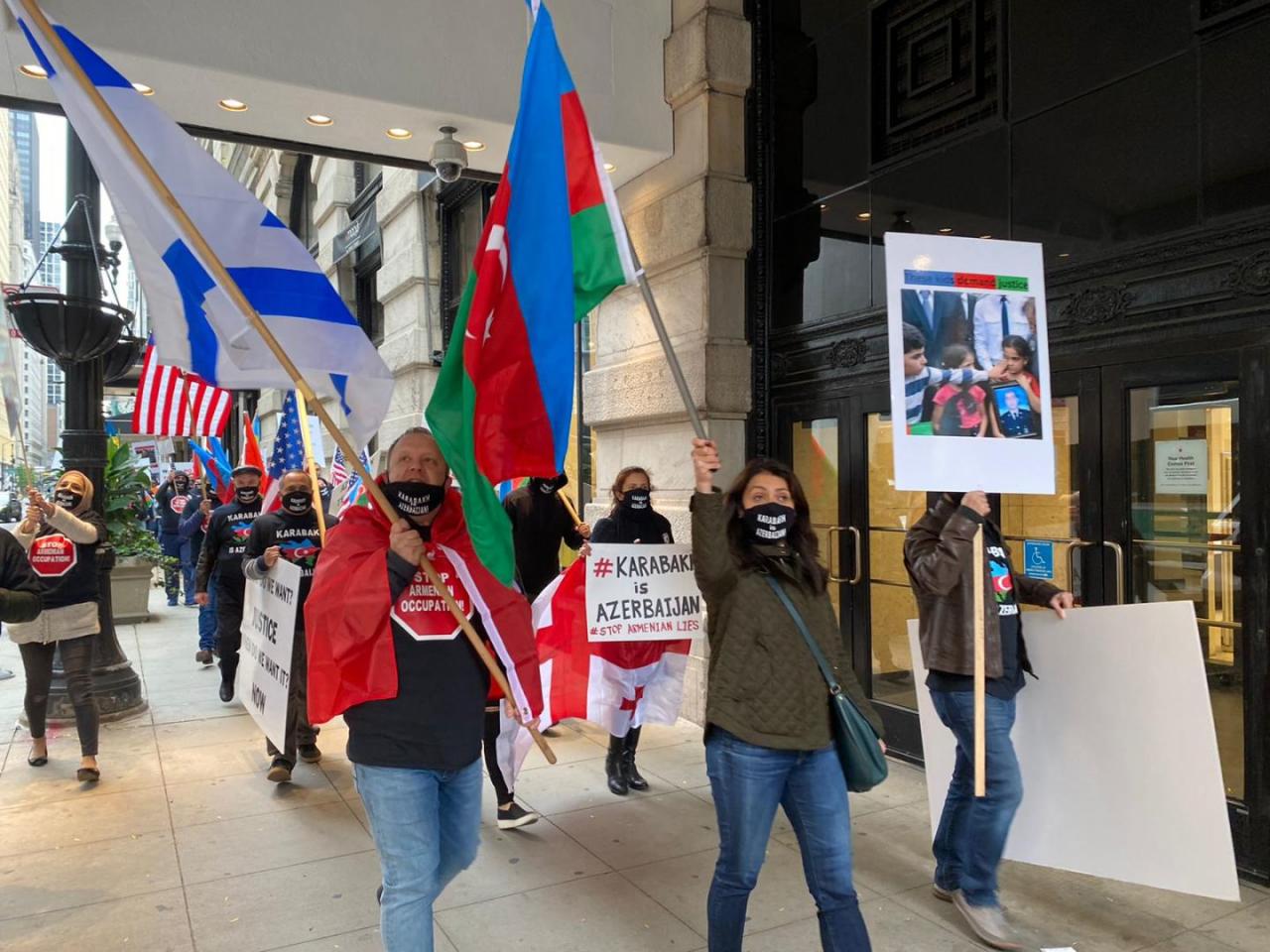 В Чикаго прошла акция протеста из-за армянского обстрела Гянджи
