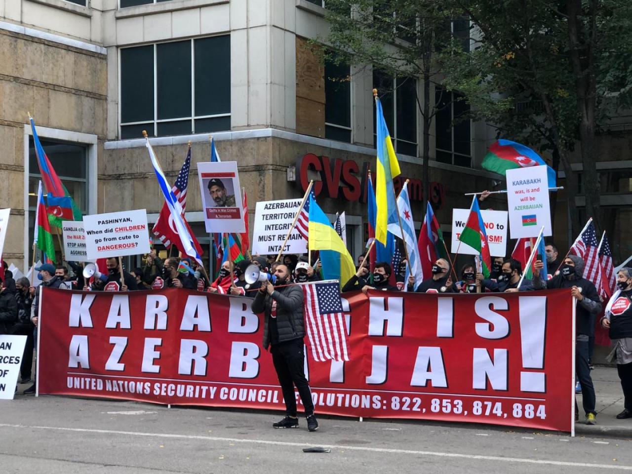 В Чикаго прошла акция протеста из-за армянского обстрела Гянджи