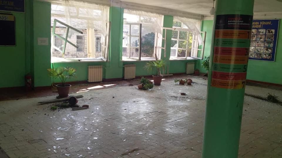 Из-за атаки Вс Армении в Гяндже разрушена школа