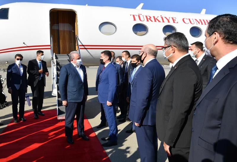 Мустафа Шентоп прибыл с официальным визитом в Азербайджан