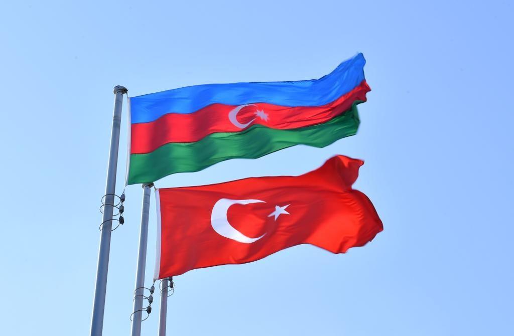 Мустафа Шентоп прибыл с официальным визитом в Азербайджан