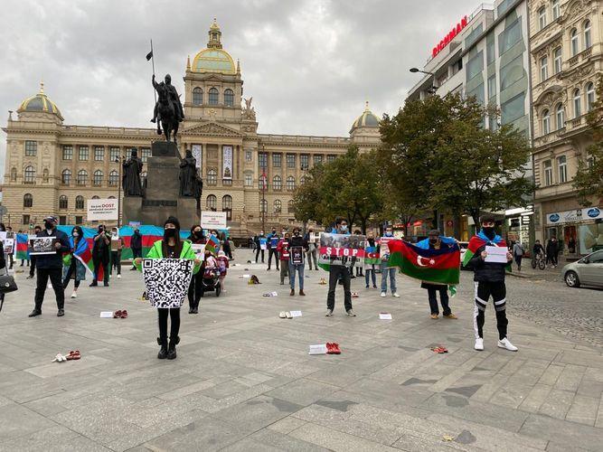 В Праге проведена акция в знак протеста против армянского теракта в Гяндже