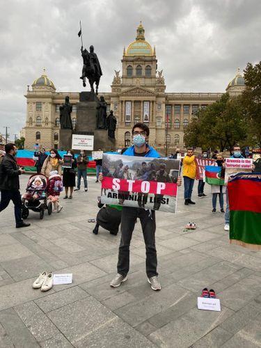 В Праге проведена акция в знак протеста против армянского теракта в Гяндже