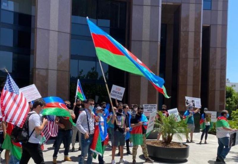 На митинге Дональда Трампа в США был озвучен лозунг "Карабах – это Азербайджан!"