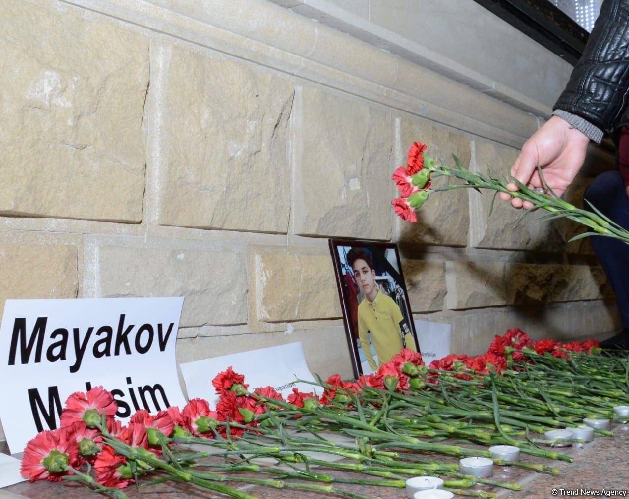 Подростки почтили память гражданина России, погибшего в результате обстрела Гянджи ВС Армении