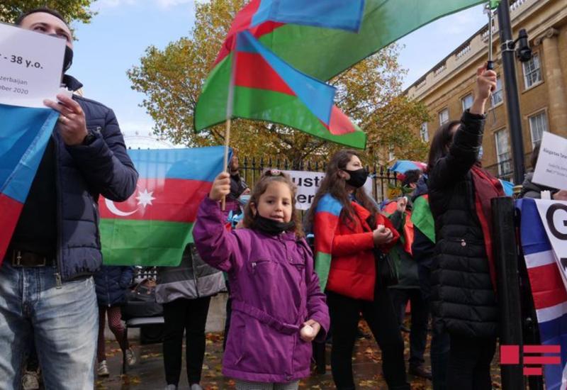 В Лондоне проведена акция c призывом прекратить армянскую агрессию