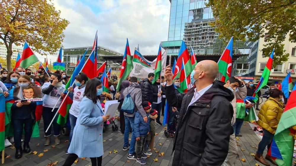 Азербайджанцы Германии провели шествие против армянского террора