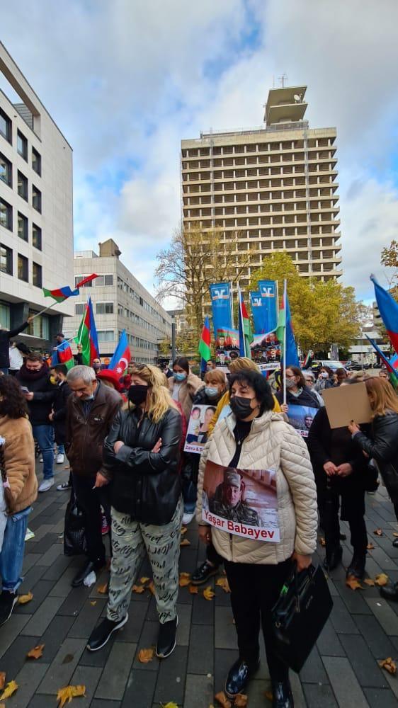 Азербайджанцы Германии провели шествие против армянского террора