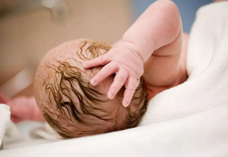 В Швеции ребенок заразился коронавирусом в утробе матери