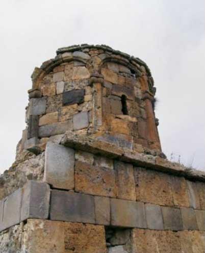 Армянские вандалы сделали из мечетей в Лачине свинарники