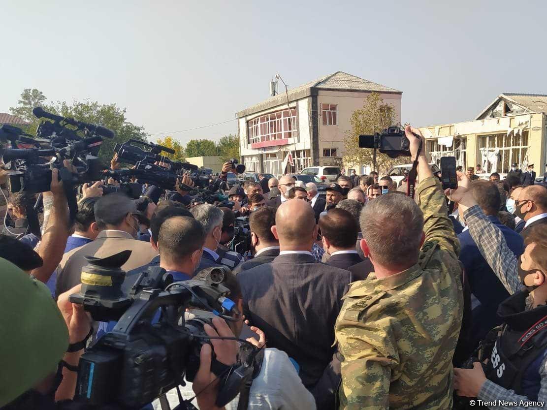 Хикмет Гаджиев и иностранные дипломаты находятся в Барде