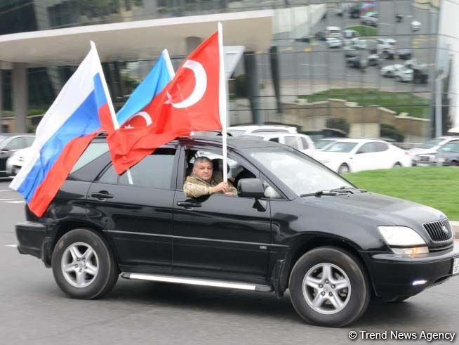 Azerbaycanda rus kursu. Дискриминация русских в Азербайджане. Баку Агрессор. Азербайджанские и российские страховщики. Азербайджан Агрессор фото.