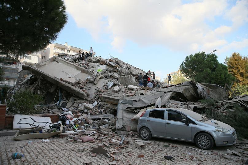 В Турции арестовали причастных к строительству разрушенных в Измире домов
