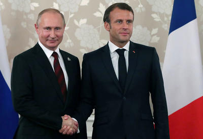 Путин и Макрон обсудили ситуацию в Карабахе