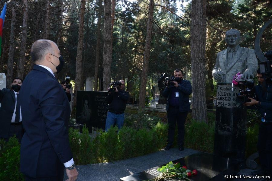 Представители минкультуры Азербайджана и деятели искусства посетили Аллею почетного захоронения