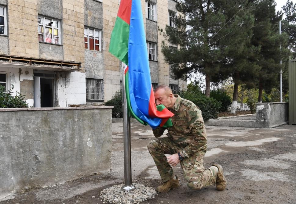 Президент Ильхам Алиев и Первая леди Мехрибан Алиева побывали в освобожденных от оккупации Физулинском и Джебраильском районах, в том числе в городах Физули и Джебраил