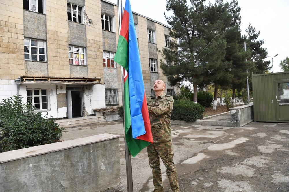 Президент Ильхам Алиев и Первая леди Мехрибан Алиева побывали в освобожденных от оккупации Физулинском и Джебраильском районах, в том числе в городах Физули и Джебраил