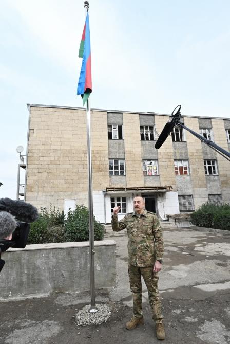 Президент Ильхам Алиев и Первая леди Мехрибан Алиева побывали в освобожденных от оккупации Физулинском и Джебраильском районах, в том числе в городах Физули и Джебраил