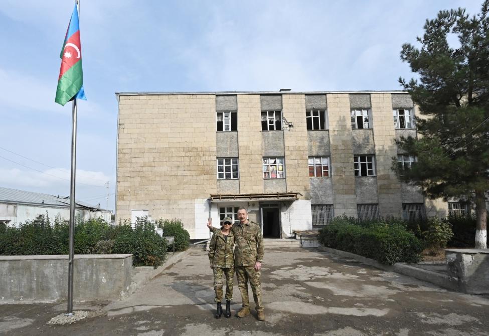 Президент Ильхам Алиев и Первая леди Мехрибан Алиева побывали в освобожденных от оккупации Физулинском и Джебраильском районах, в том числе в городах Физули и Джебраил