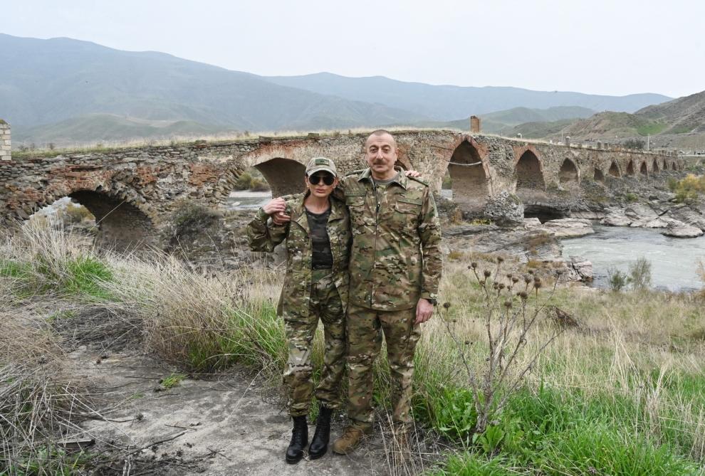 Президент Ильхам Алиев и Первая леди Мехрибан Алиева побывали в освобожденных от оккупации Физулинском и Джебраильском районах, в том числе в городах Физули и Джебраил