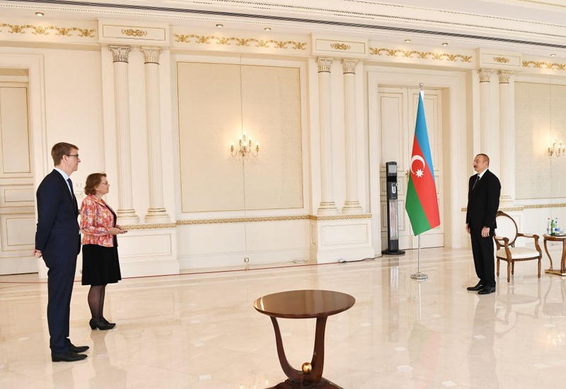 Президент Ильхам Алиев принял верительные грамоты нового посла Нидерландов в Азербайджане