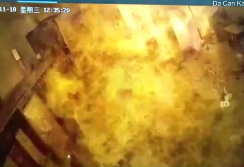 Момент взрыва в китайском ресторане попал на видео