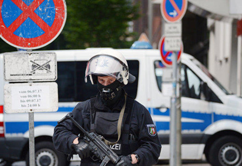 В Германии мужчина с холодным оружием напал на людей