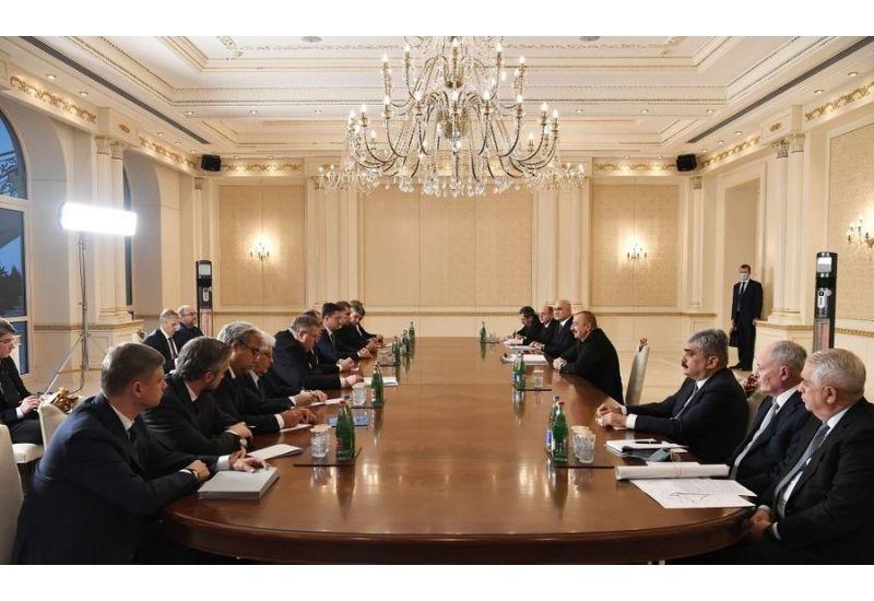 Президент Ильхам Алиев: Другие члены Минской группы, хоть и с опозданием, но тем не менее, также выразили свое позитивное отношение к тексту заявления