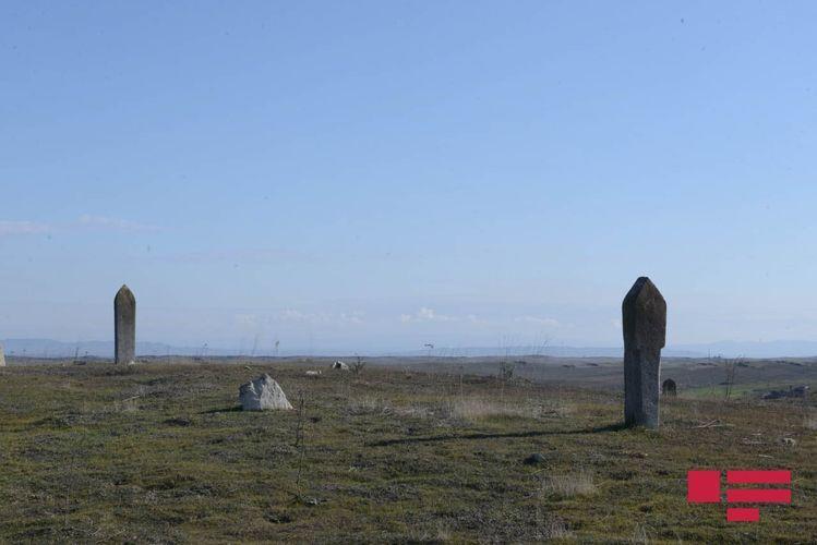 Армяне разрушили и засеяли пшеницей кладбище в селе Кюрдлер Физулинского района