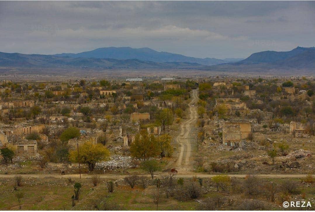 Зона агдам. Агдам зона. Город Агдам 1990. Reza Deghati. Фото резы Дегатти об Агдаме.