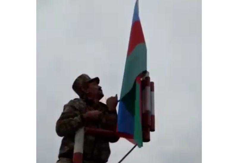 Над селом Хыдырлы в Агдаме поднят Флаг Азербайджана