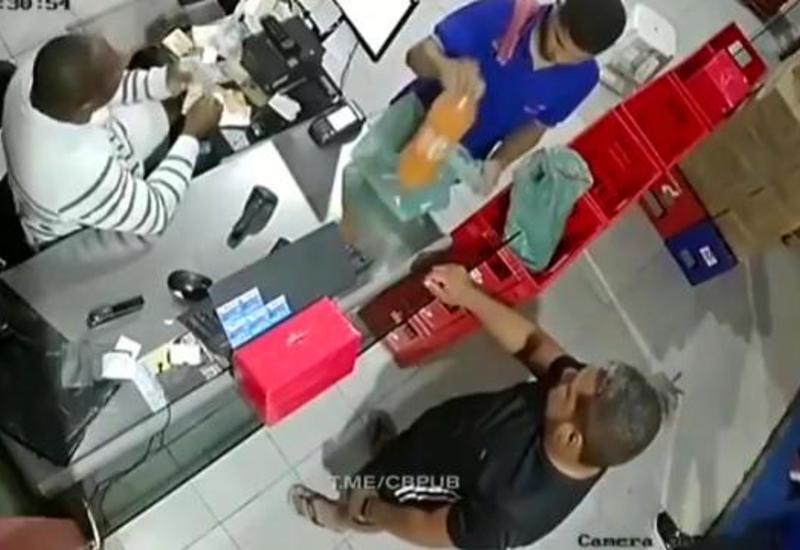 Хозяин минимаркета расстрелял покупателя в США