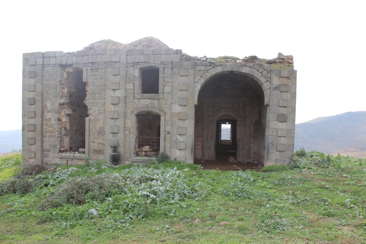 Армяне превратили в хлев еще один исторический памятник
