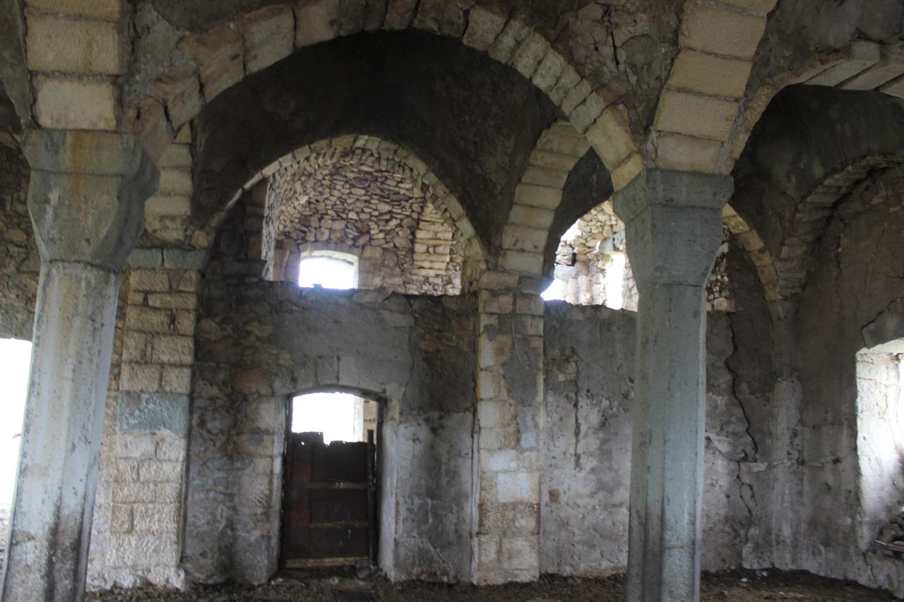 Армяне превратили в хлев еще один исторический памятник