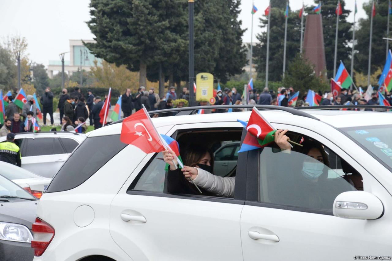 Праздничный автопробег в Баку в связи с освобождением Лачина