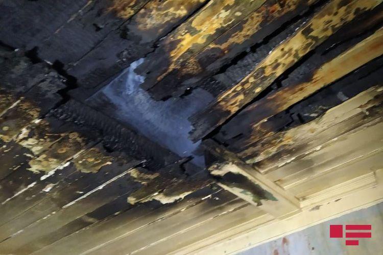 В Азербайджане сгорел дом, хозяин погиб, супруга получила ожоги