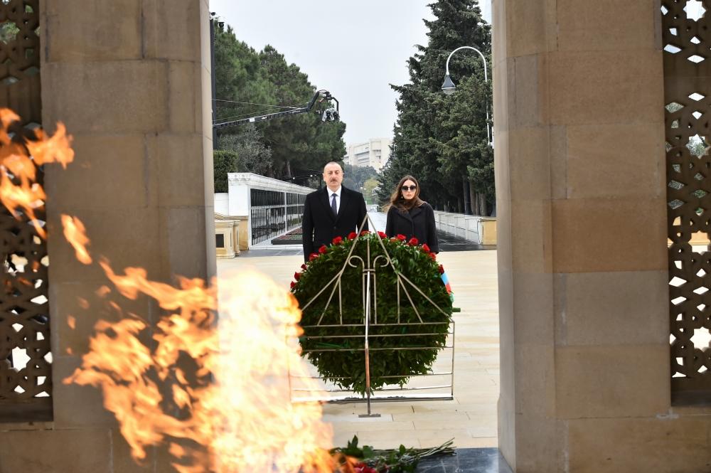 Президент Ильхам Алиев и Первая леди Мехрибан Алиева почтили память шехидов