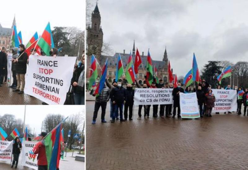 Проживающие в Нидерландах азербайджанцы провели акцию протеста против принятых Францией и Бельгией резолюций