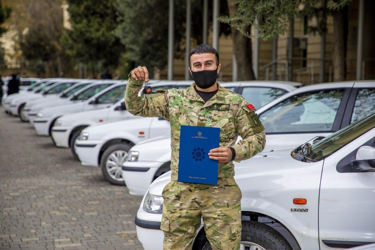 В Азербайджане инвалиды войны получили еще 40 автомобилей - ФОТО