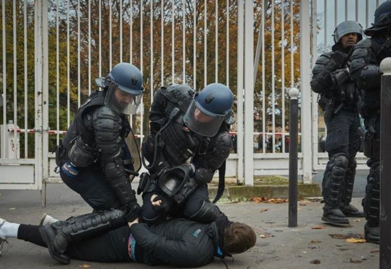 Во Франции несколько десятков демонстрантов пострадали в ходе беспорядков