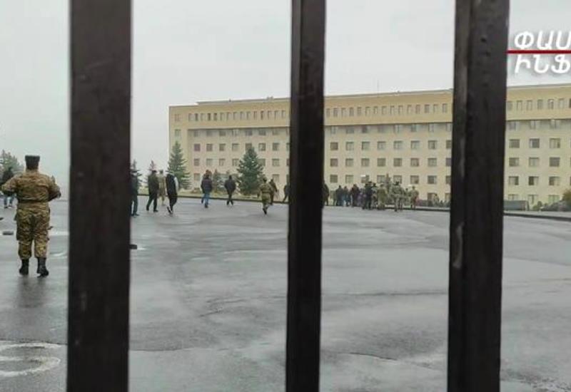 В Ереване родители пропавших солдат прорвались в Минобороны