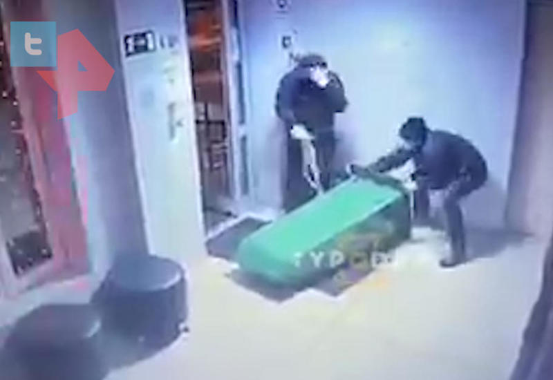 В России банда преступников украла банкомат