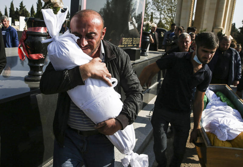 Gəncə terrorunda çəkilən şəkil “İlin fotosu” seçildi